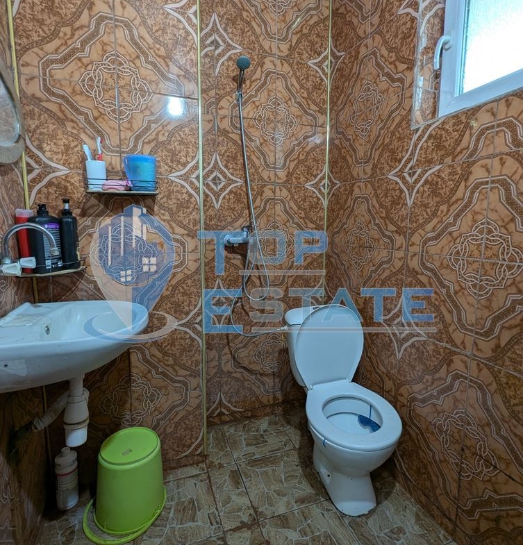 Ремонтирана масивна къща с голям и поддържан двор в село Асеново, община Стражица, област Велико Търново - 0