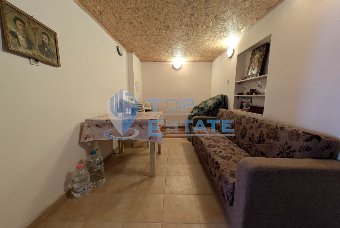 Двуетажна къща след ремонт в село Караисен - 0