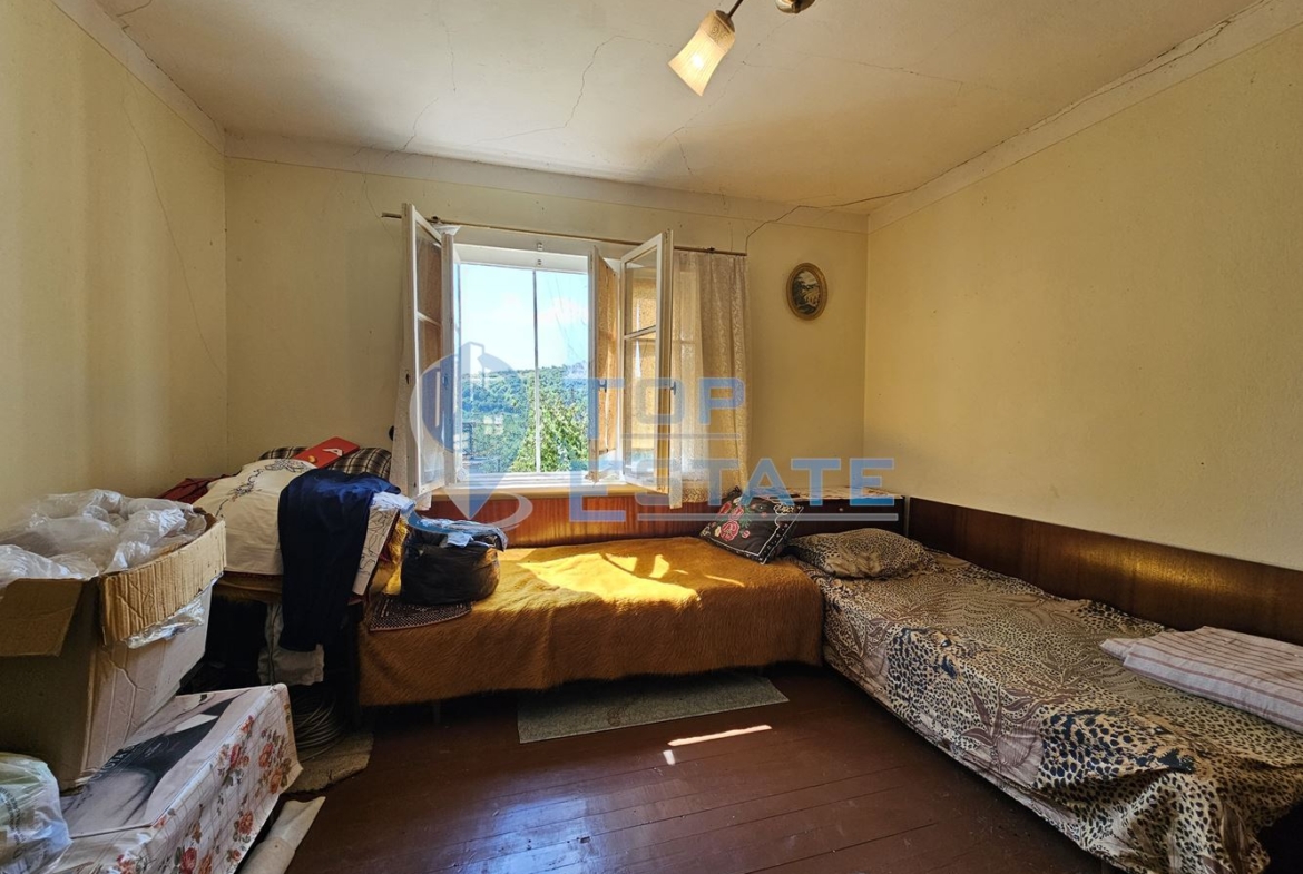 Двуетажна тухлена къща с гараж и голям двор в село Добромирка - 0