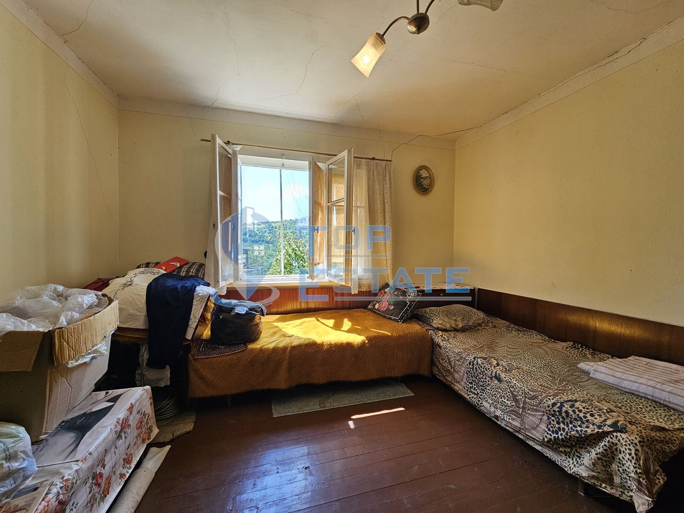 Двуетажна тухлена къща с гараж и голям двор в село Добромирка - 0