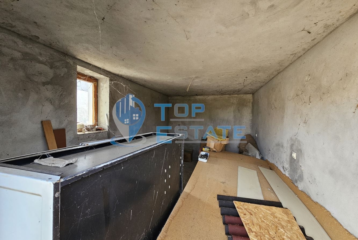 Монолитна двуетажна къща с втора къща в един двор в село Ново Градище, област Велико Търново - 0