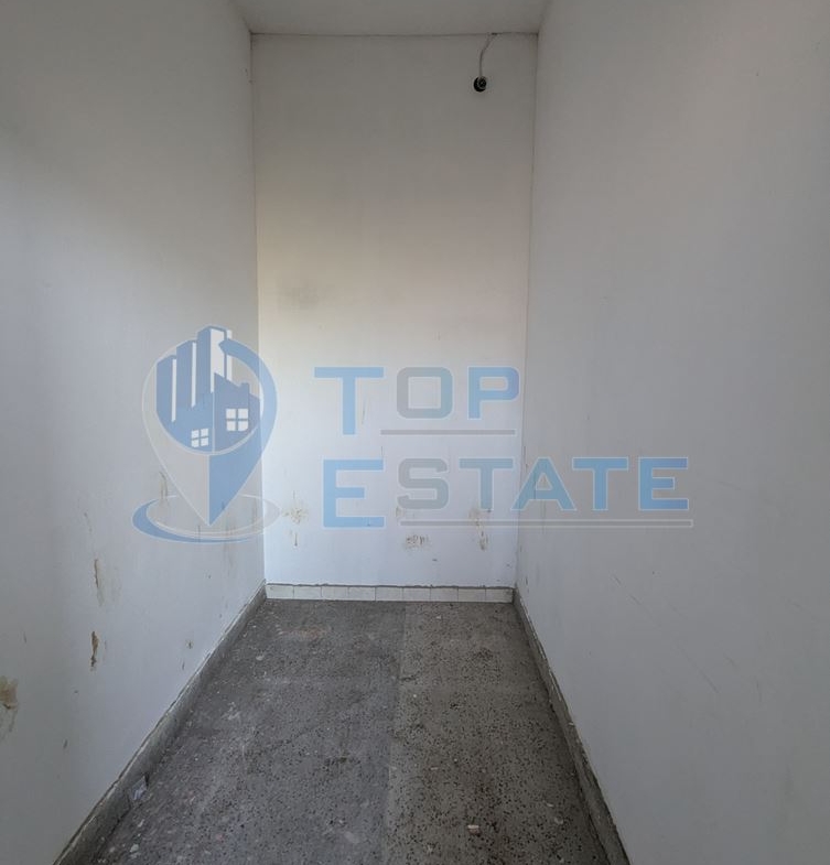 Промишлено помешение на центъра на село Първомайци, област Велико Търново - 0