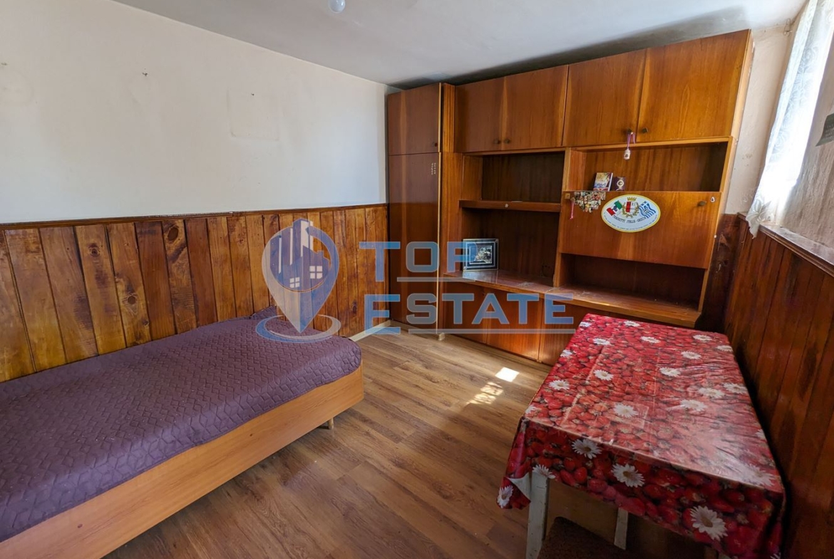 Двуетажна къща с кладенец и гараж в град Сухиндол - 0