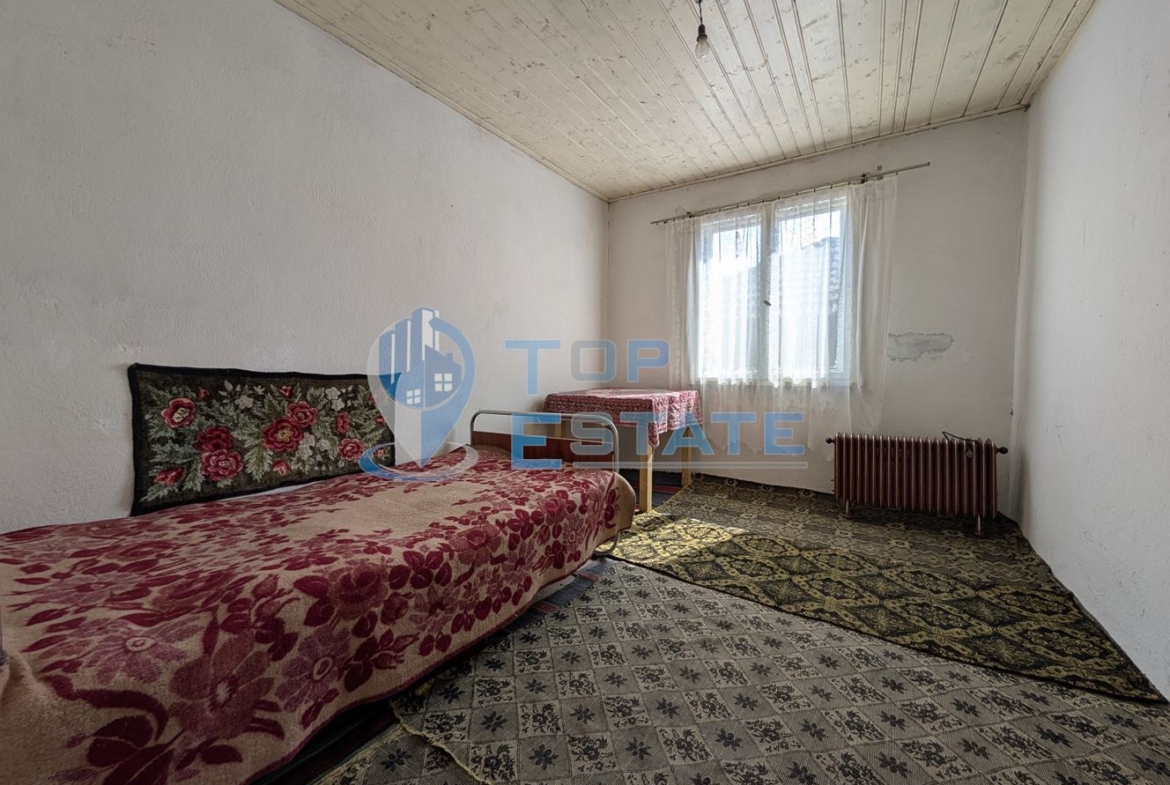 Едноетажна тухлена къща с гараж в село Павел - 0