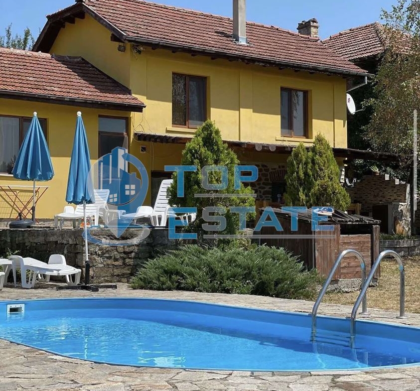 Функционираща къща за гости с басейн и панорамна гледка в село Кисьовци, област Велико Търново - 0