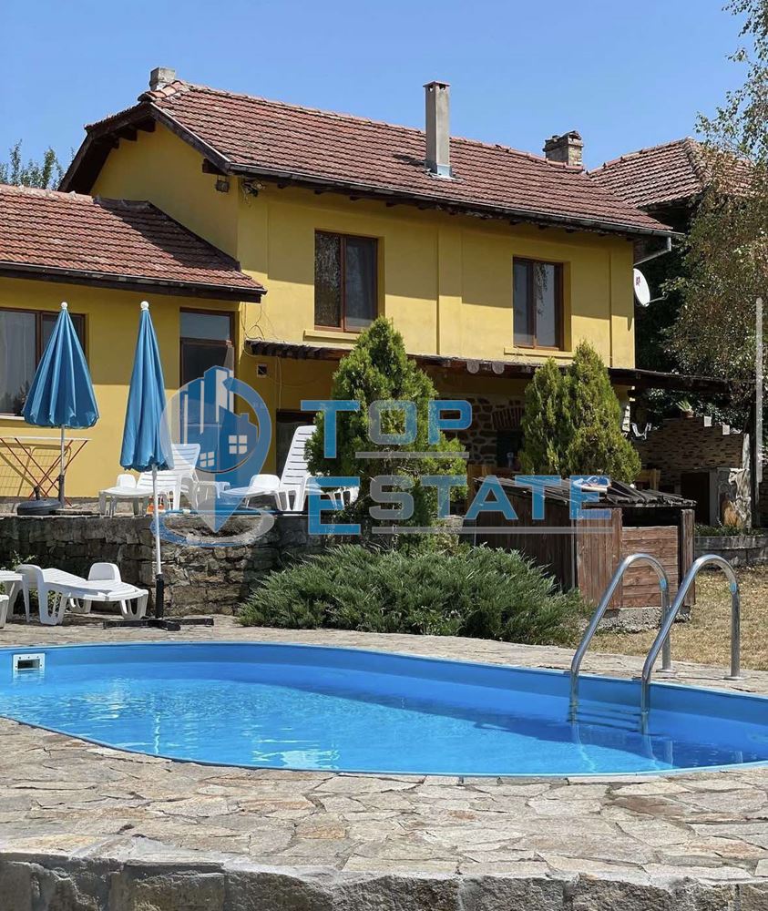 Функционираща къща за гости с басейн и панорамна гледка в село Кисьовци, област Велико Търново - 0