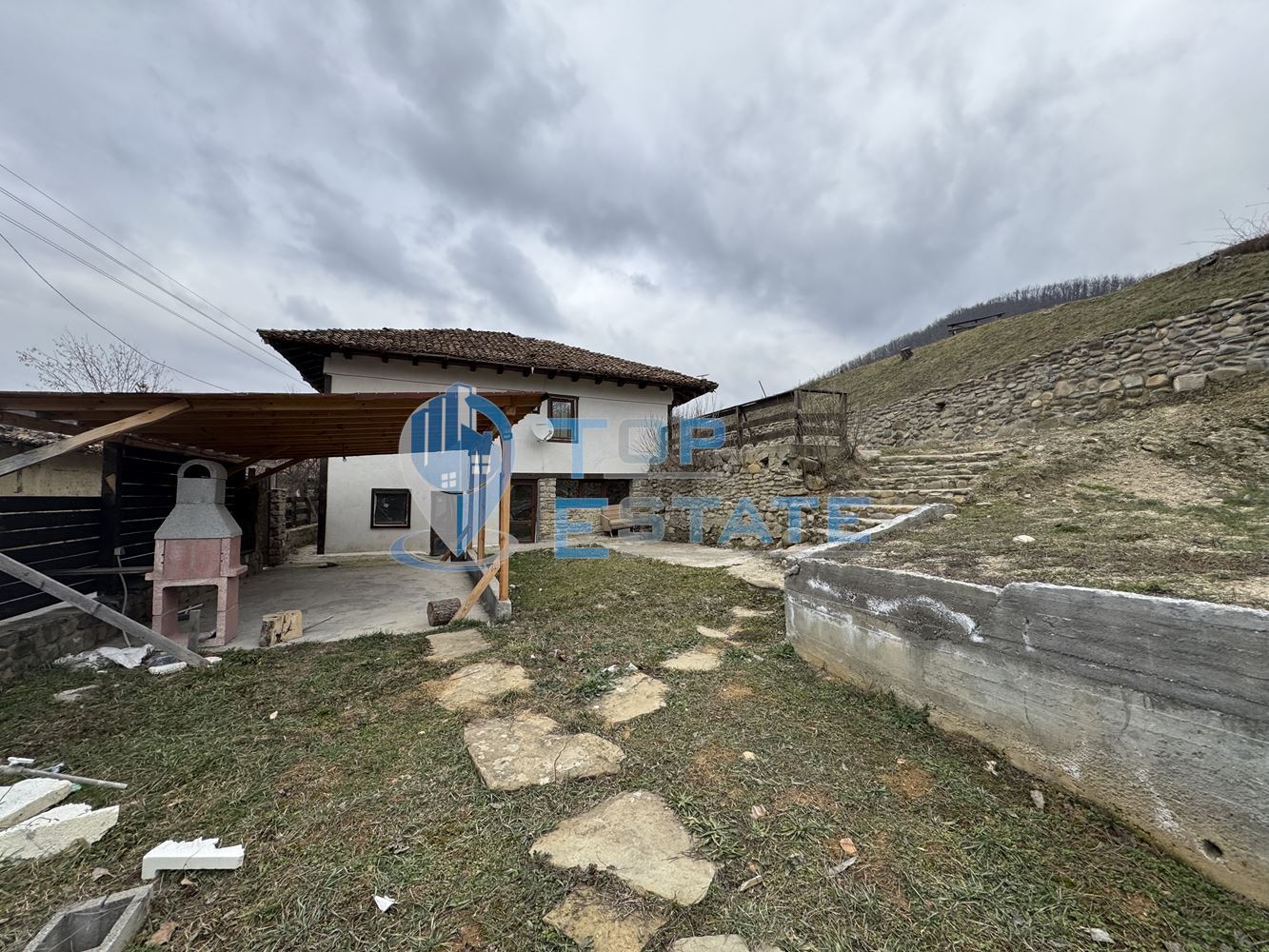 Двуетажна къща с панорамна гледка в гр. Елена, област Велико Търново - 0