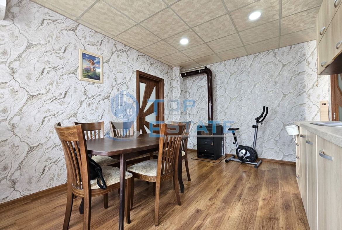 Обзаведен и ремонтиран двустаен тухлен апартамент в Горна Оряховица, квартал Гарата - 0