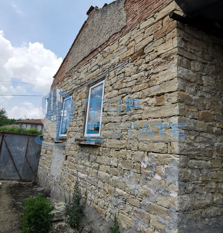 ОБЗАВЕДЕНА къща с ресторант в с. Полски Сеновец - 0