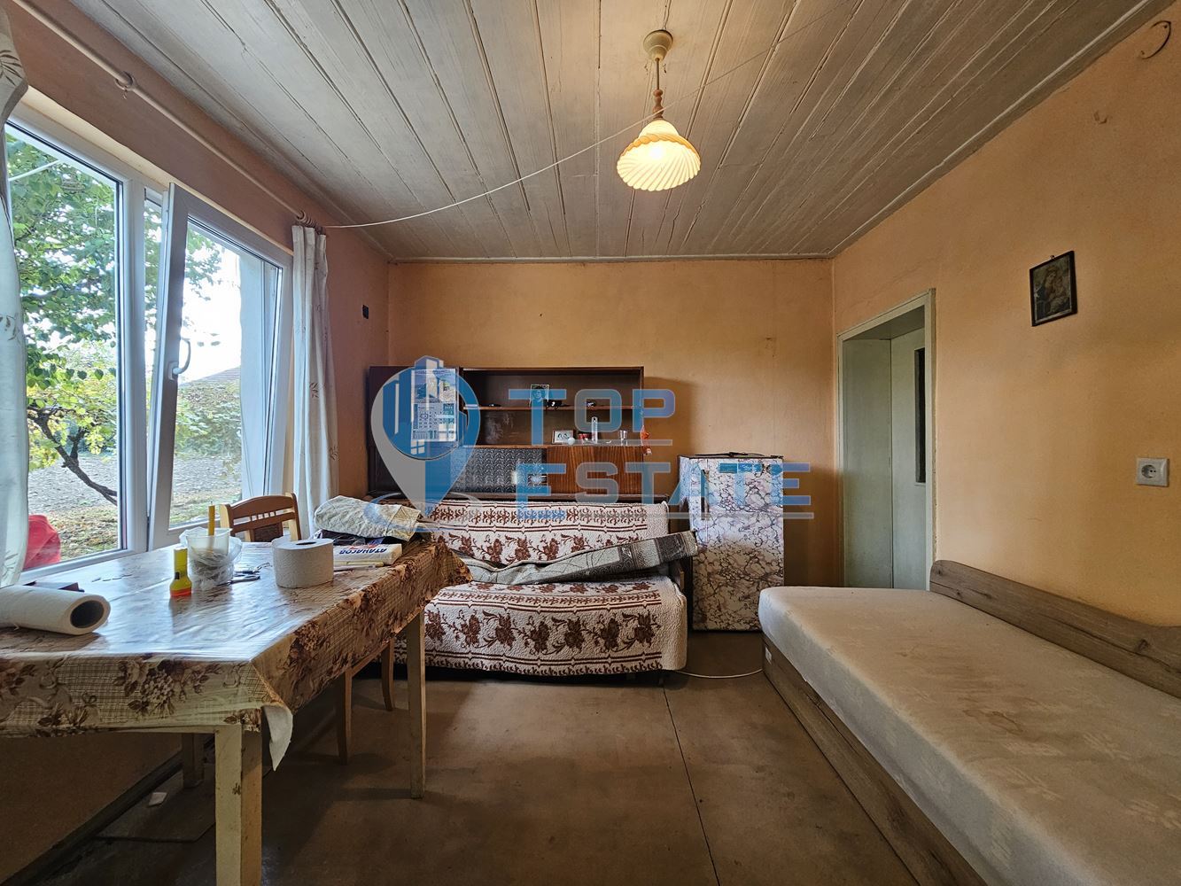 Масивна двуетажна къща с голям двор и гараж в село Караисен - 0