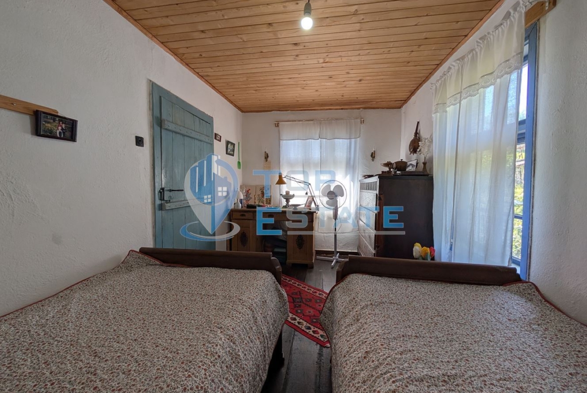 Автентична реновирана къща в град Елена - 0