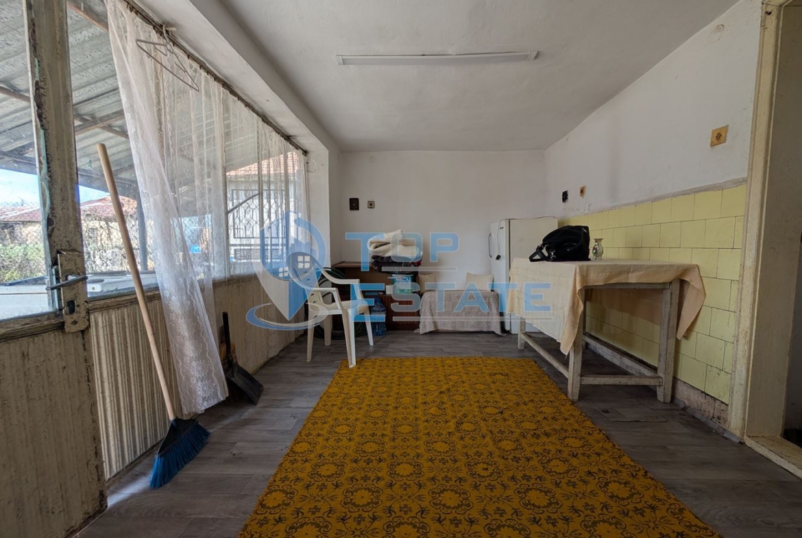 Едноетажна тухлена къща с гараж в село Павел - 0