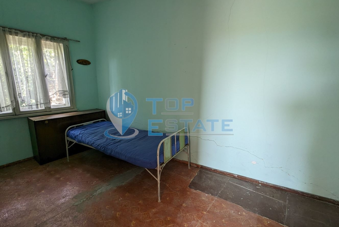 Двуетажна къща с кладенец и гараж в град Сухиндол - 0