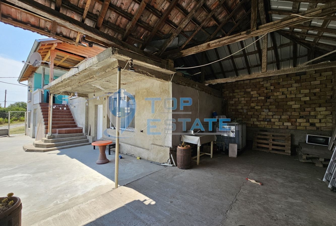 Двуетажна обзаведена и ремонтирана къща с три спални в село Страхилово, област Велико Търново - 0