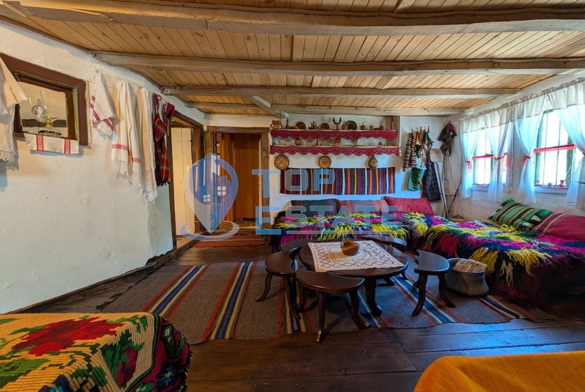 Автентична реновирана къща в град Елена - 0