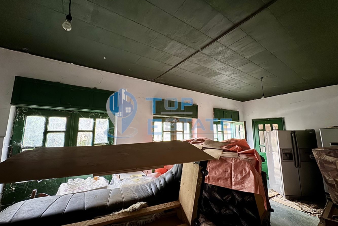 Голяма двуетажна тухлена къща в село Янтра, област Габрово. - 0