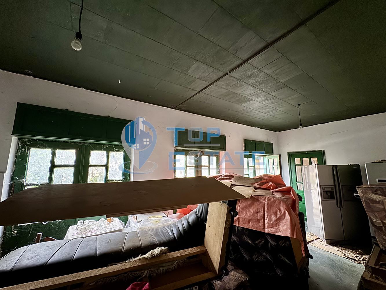 Голяма двуетажна тухлена къща в село Янтра, област Габрово. - 0