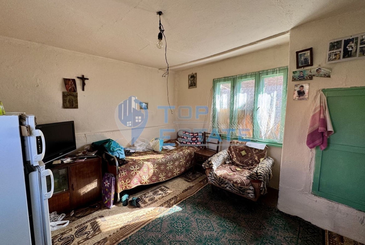 Здрава къща във високата част на село Джулюница, област Велико Търново - 0