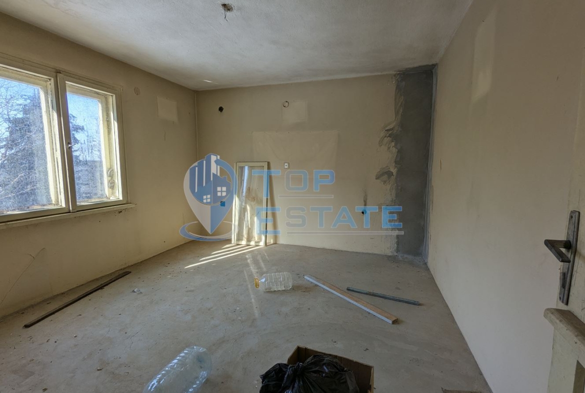 Двуетажна масивна къща с красива гледка в град Борово, област Русе - 0