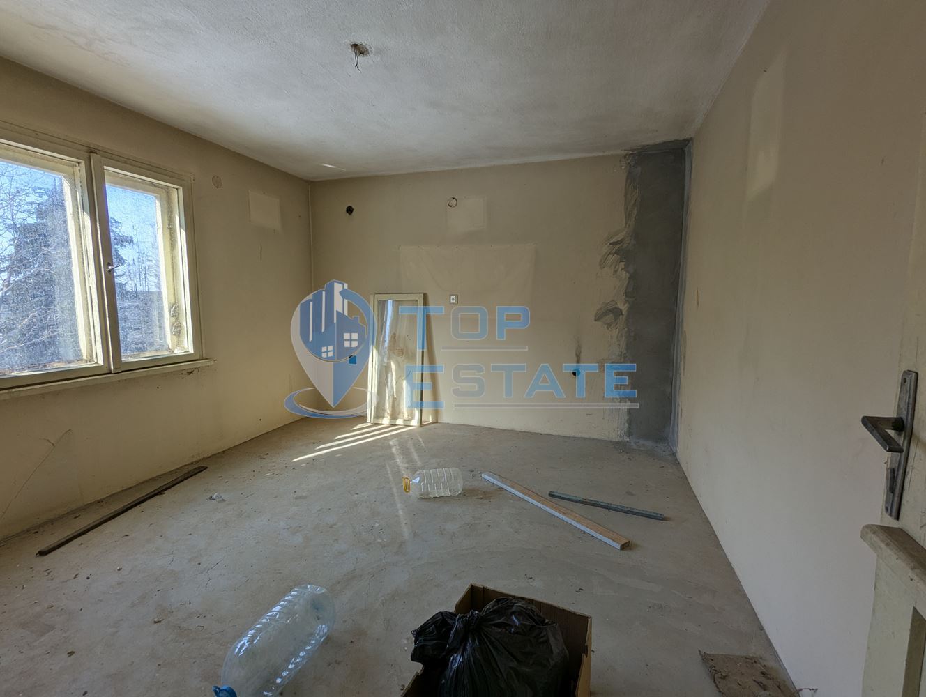 Двуетажна масивна къща с красива гледка в град Борово, област Русе-0 Двуетажна масивна къща с красива гледка в град Борово, област Русе - 0