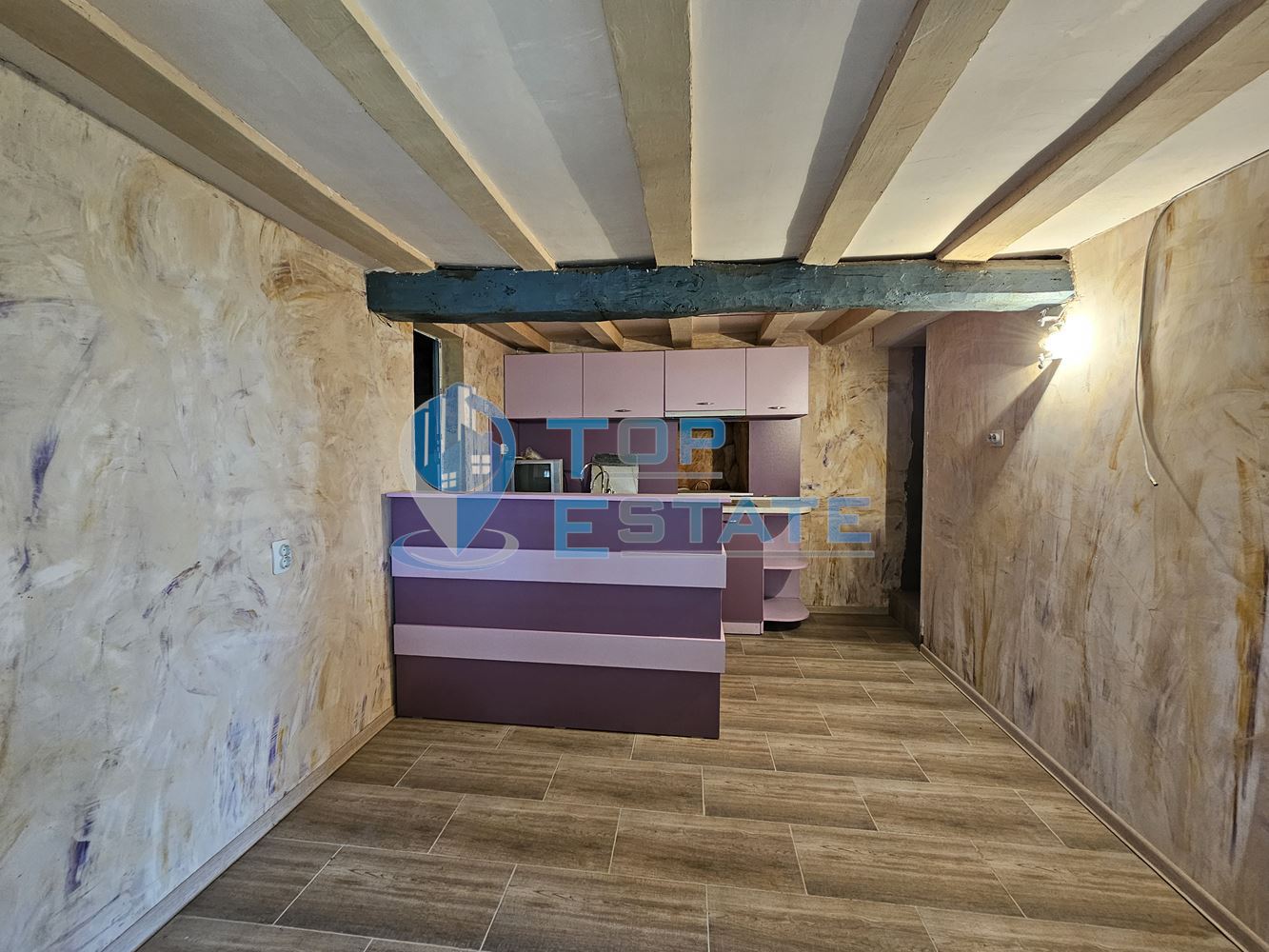 Реновирана къща с голям двор и гараж в село Самоводене - 0