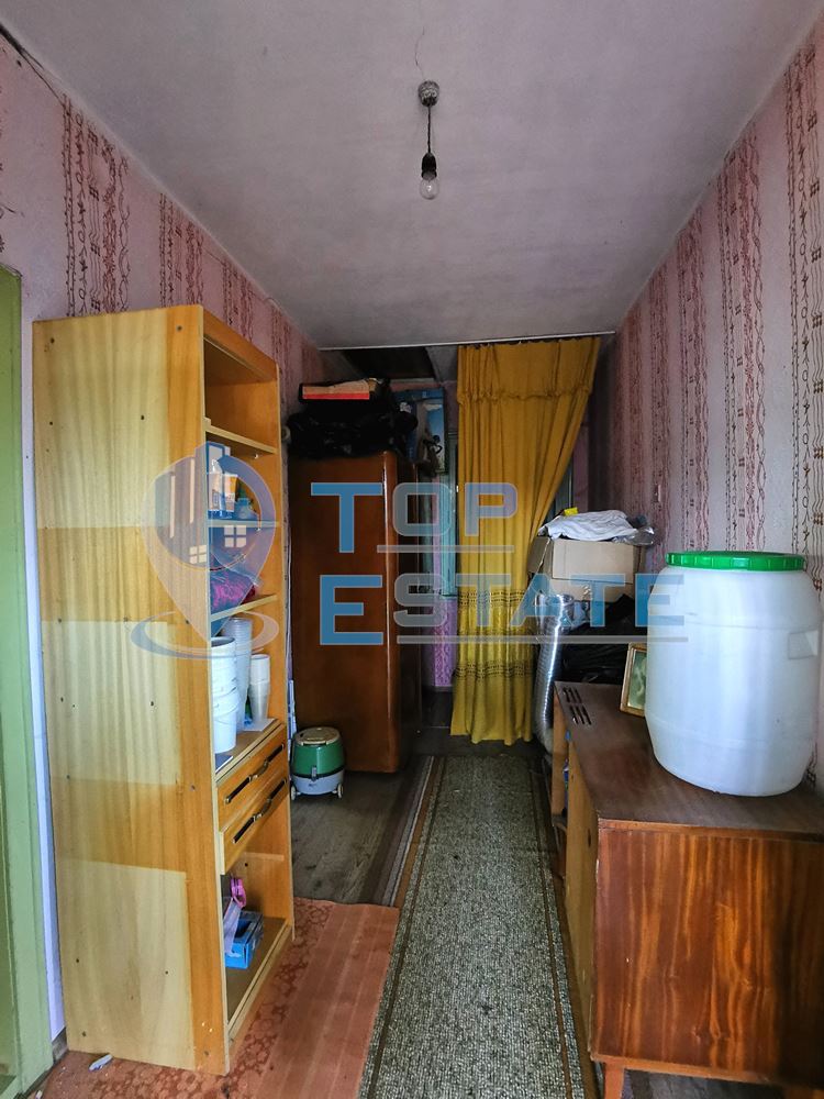 Двуетажна тухлена къща с вътрешна баня с тоалетна в с. Дъскот-0 Двуетажна тухлена къща с вътрешна баня с тоалетна в с. Дъскот - 0