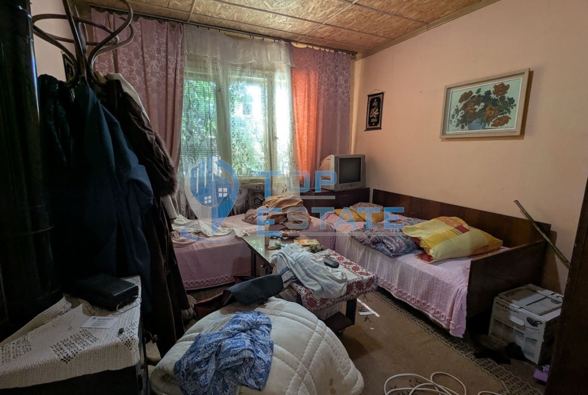 Тухлена къща на тиха и спокойна улица в село Поликраище, област Велико Търново - 0