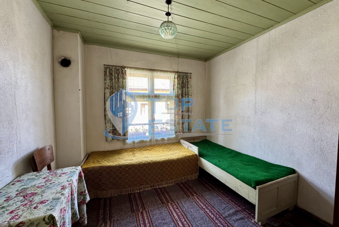 Тухлена къща с допълнителни постройки в село Миндя, област Велико Търново - 0