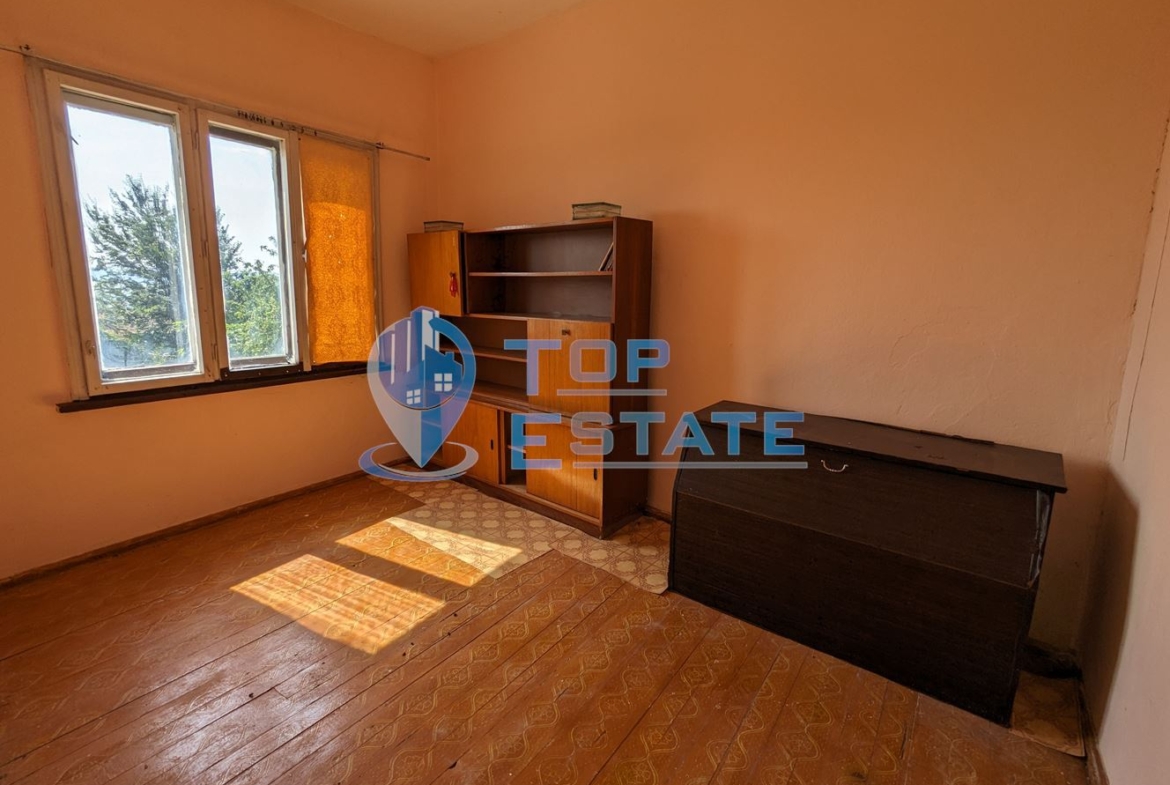 Двуетажна къща с кладенец и гараж в град Сухиндол - 0