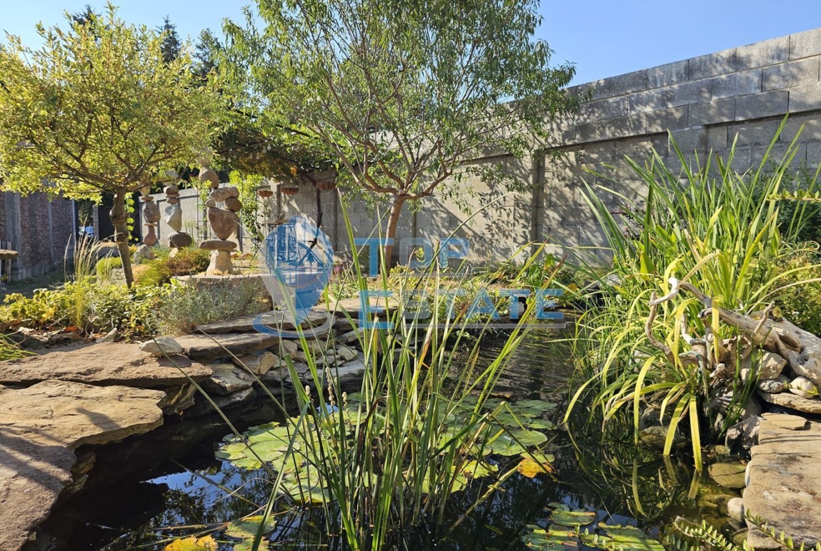 Двуетажна къща на груб строеж с втора къща и басейн с панорама в село Леденик - 0