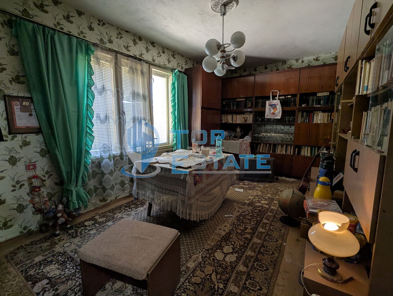 Тухлена къща на тиха и спокойна улица в село Поликраище, област Велико Търново - 0