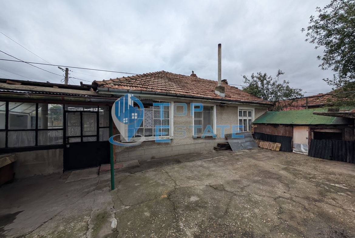 Едноетажна къща с кладенец и гараж в квартал Калтинец, град Горна Оряховица - 0