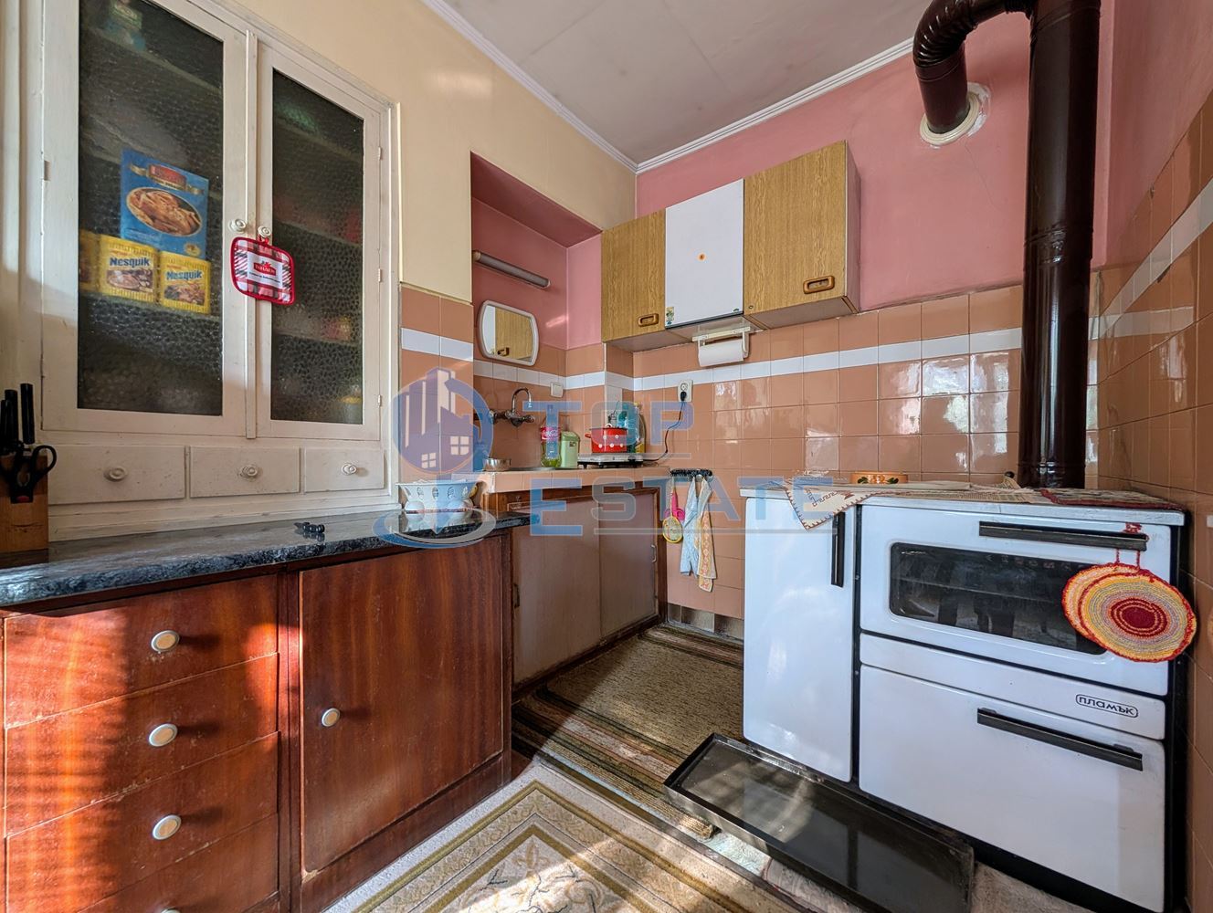 Едноетажна къща с множество стопански постройки и голям двор в село Хаджидимитрово - 0