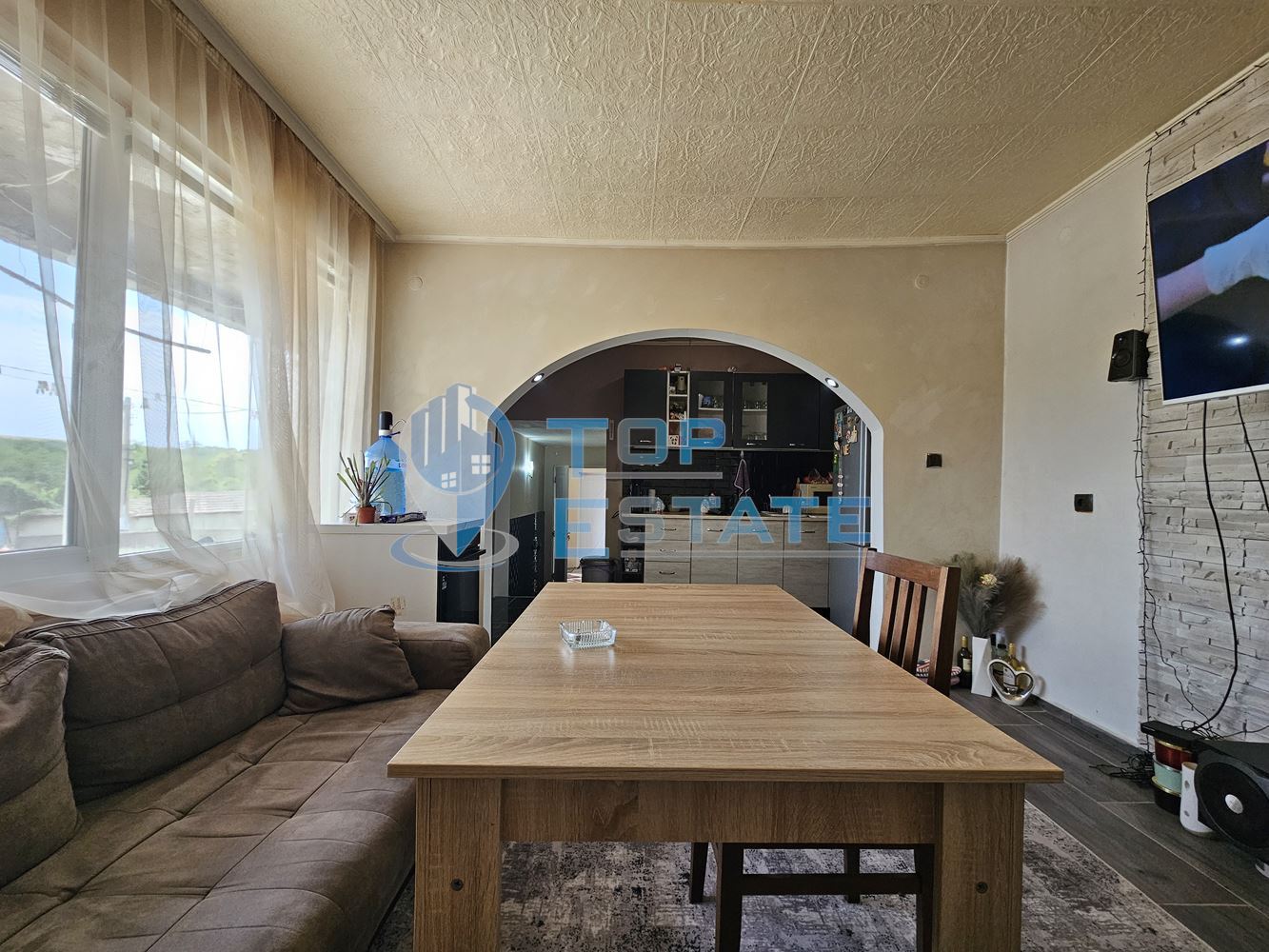 Двуетажна обзаведена и ремонтирана къща с три спални в село Страхилово, област Велико Търново - 0