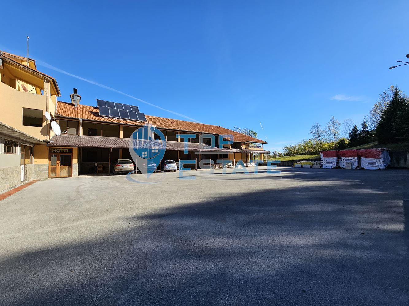 Хотел с три басейна и прекрасна панорама над гр. Лясковец-0 Хотел с три басейна и прекрасна панорама над гр. Лясковец - 0