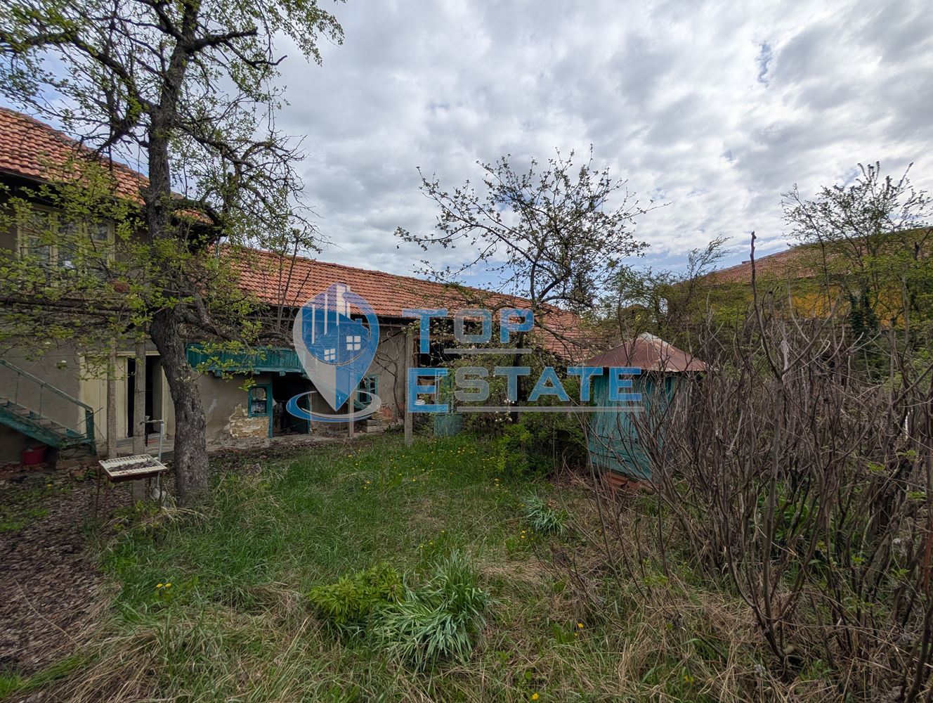 Двуетажна старинна къща с кладенец в село Малки Вършец - 0