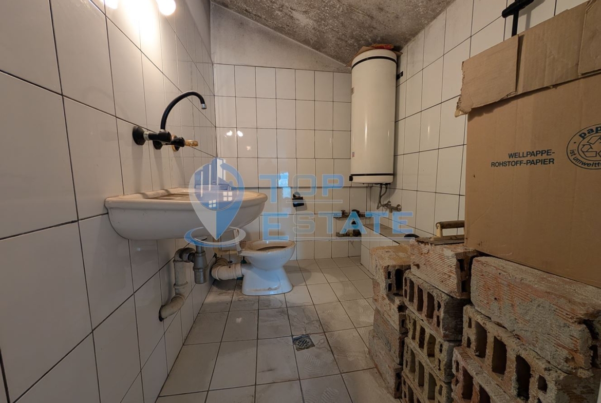 Тухлен тризонет в квартал Зона Б на град Велико Търново - 0