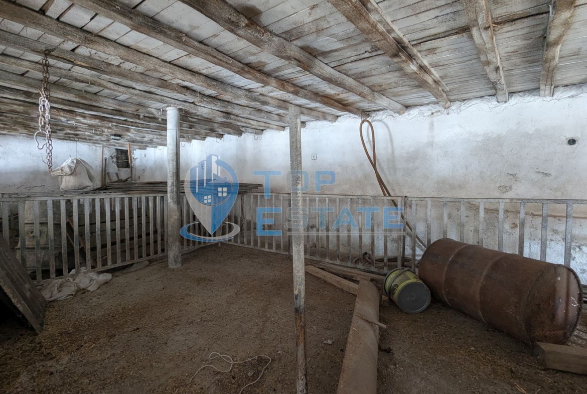 Промишлено помещение в покрайнините на град Борово, област Русе - 0