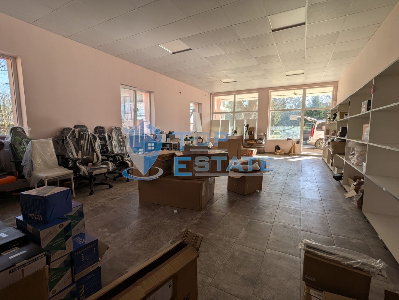 Търговско помещение на центъра на село Първомайци, област Велико Търново - 0