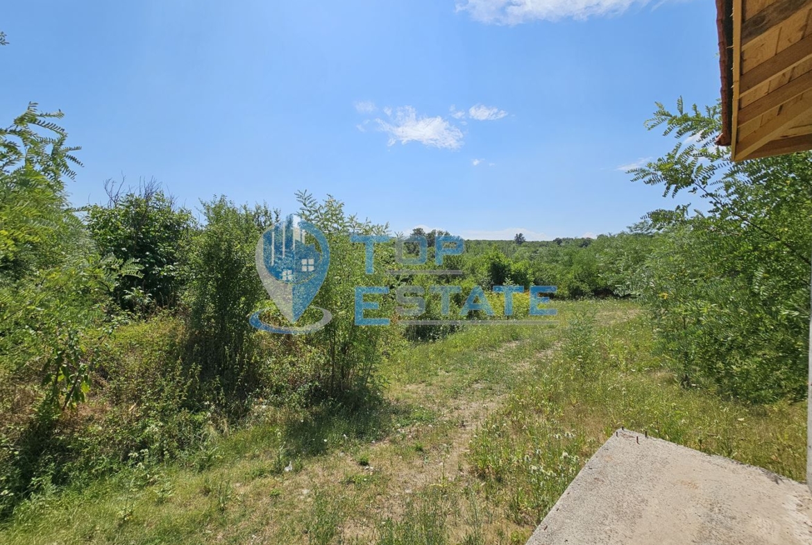 Голям панорамен парцел с къща на груб строеж със завършен покрив в село Славейково, област Габрово - 0