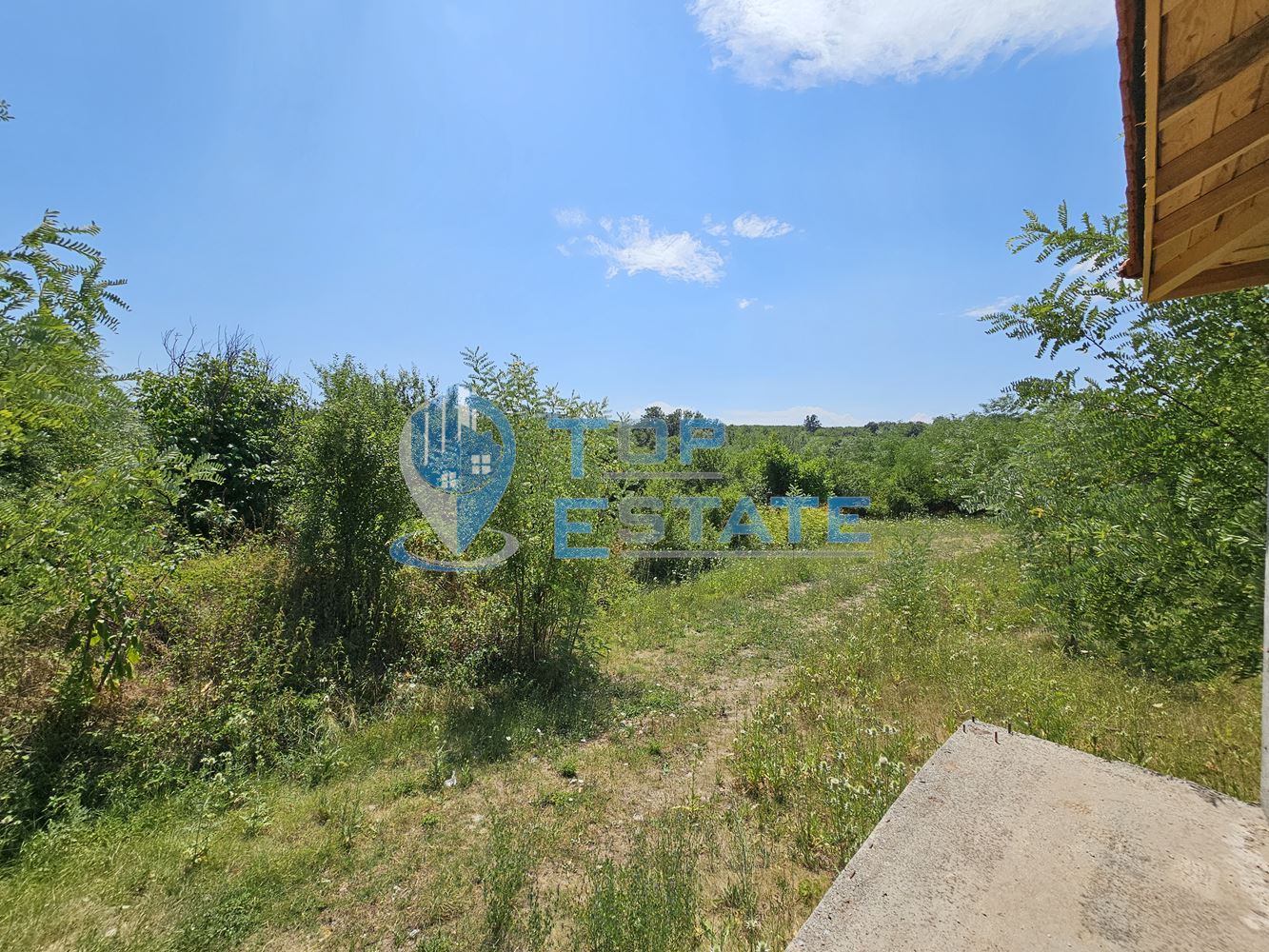 Голям панорамен парцел с къща на груб строеж със завършен покрив в село Славейково, област Габрово-0 Голям панорамен парцел с къща на груб строеж със завършен покрив в село Славейково, област Габрово - 0