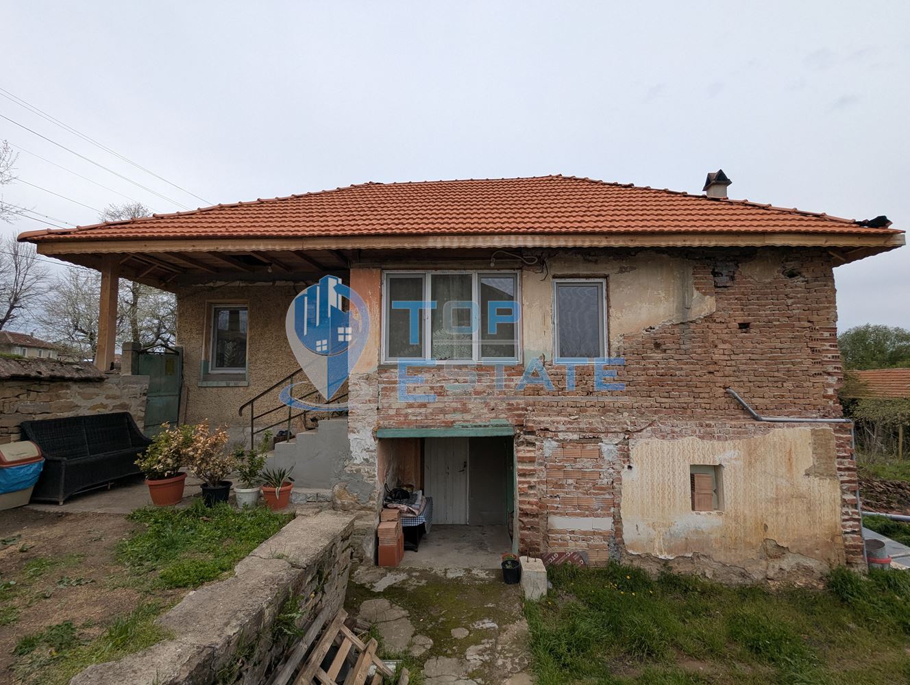 Ремонтирана тухлена къща на главната улица в село Добри дял, обл. Велико Търново - 0