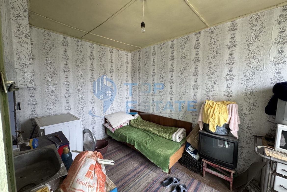 Двуетажна тухлена къща с кладенец в село Ресен, област Велико Търново - 0