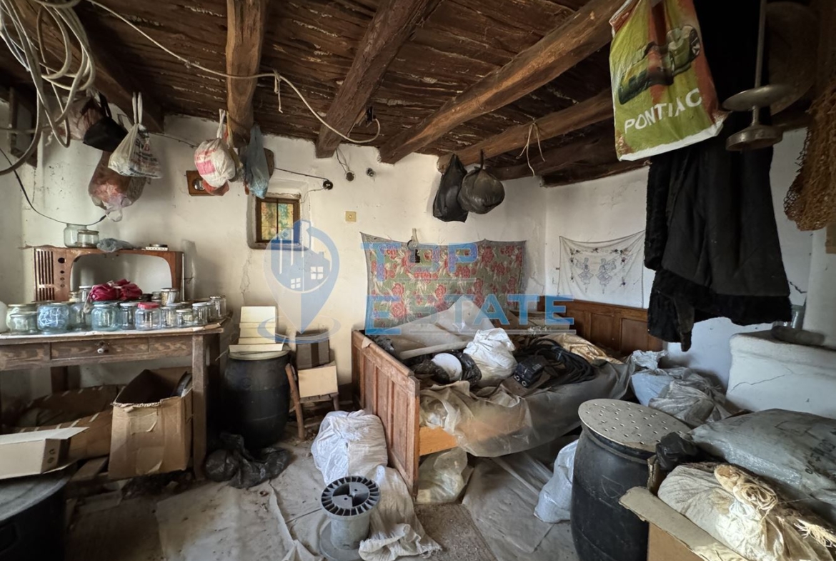 Тухлена къща с голям двор в с. Масларево, област Велико Търново - 0