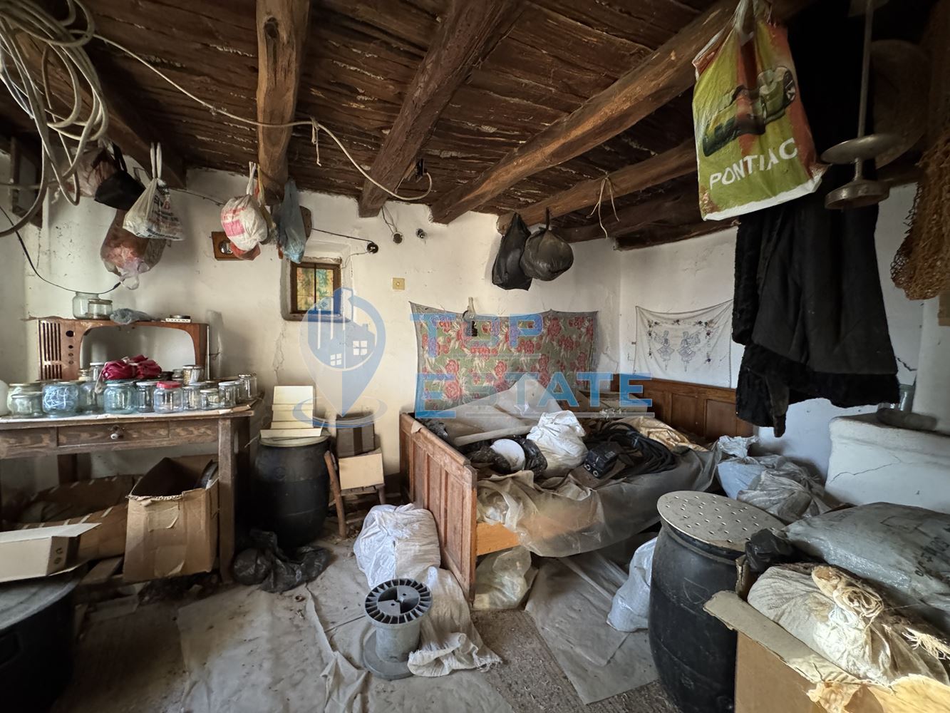 Тухлена къща с голям двор в с. Масларево, област Велико Търново - 0