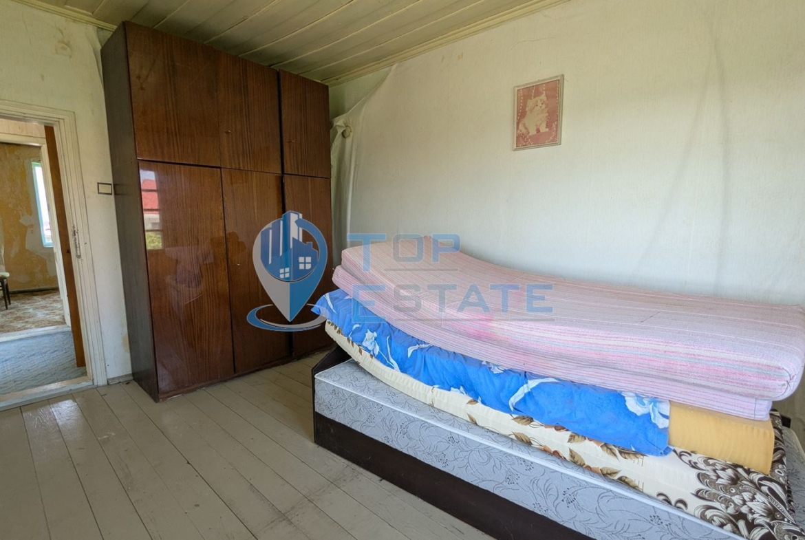 Двуетажна тухлена къща в село Драгижево, област Велико Търново - 0