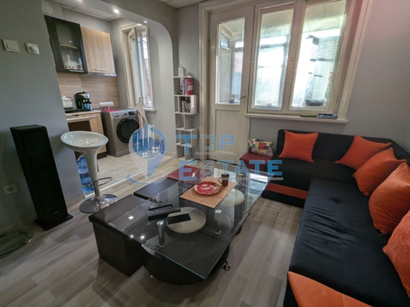 Двустаен тухлен апартамент на комуникативна улица в квартал Гарата, град Горна Оряховица, област Велико Търново - 0