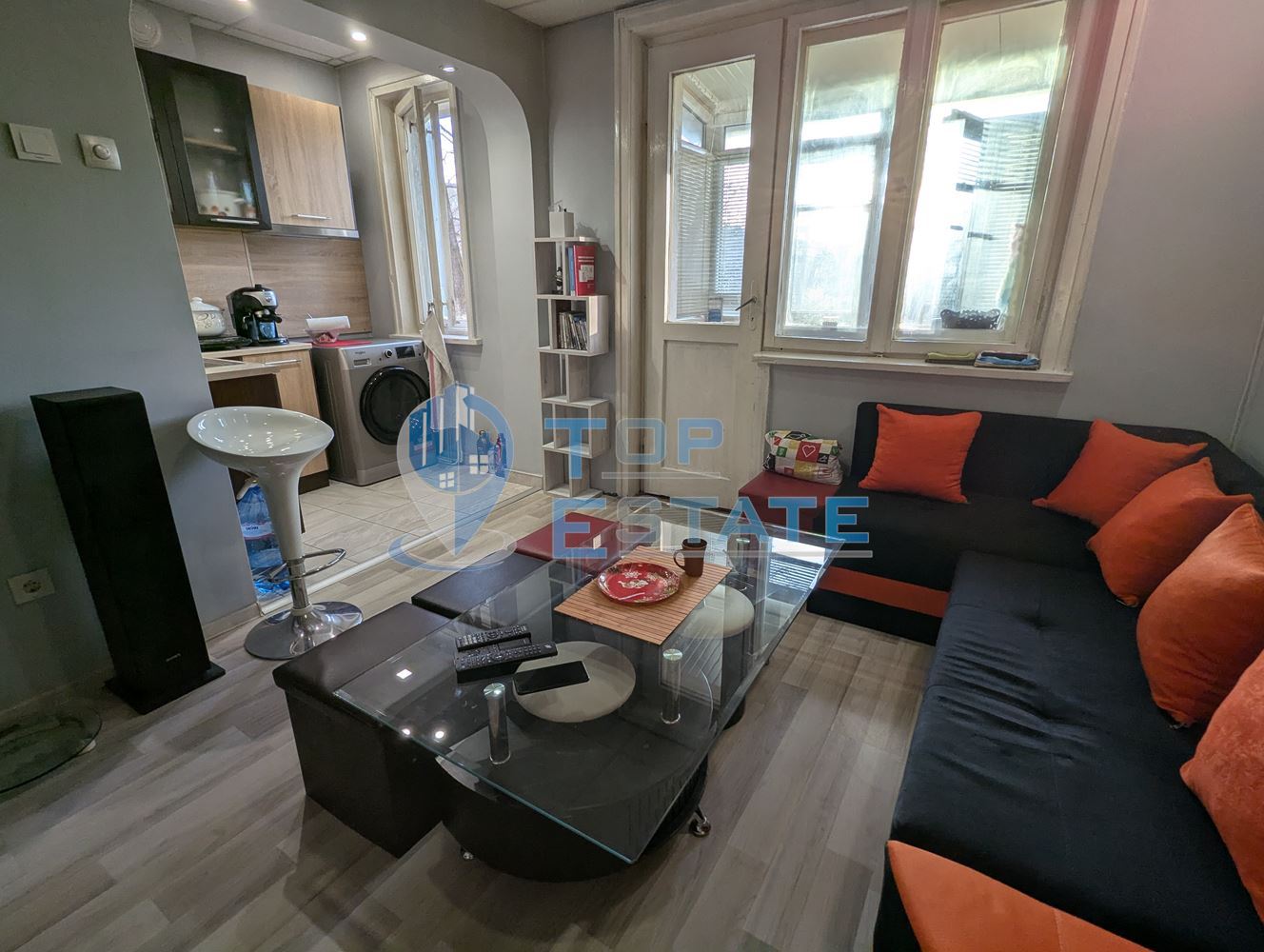 Двустаен тухлен апартамент на комуникативна улица в квартал Гарата, град Горна Оряховица, област Велико Търново-0 Двустаен тухлен апартамент на комуникативна улица в квартал Гарата, град Горна Оряховица, област Велико Търново - 0