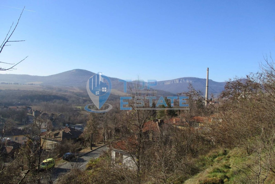 Тухлена къща за ремонт с прекрасна панорама в град Дряново - 0