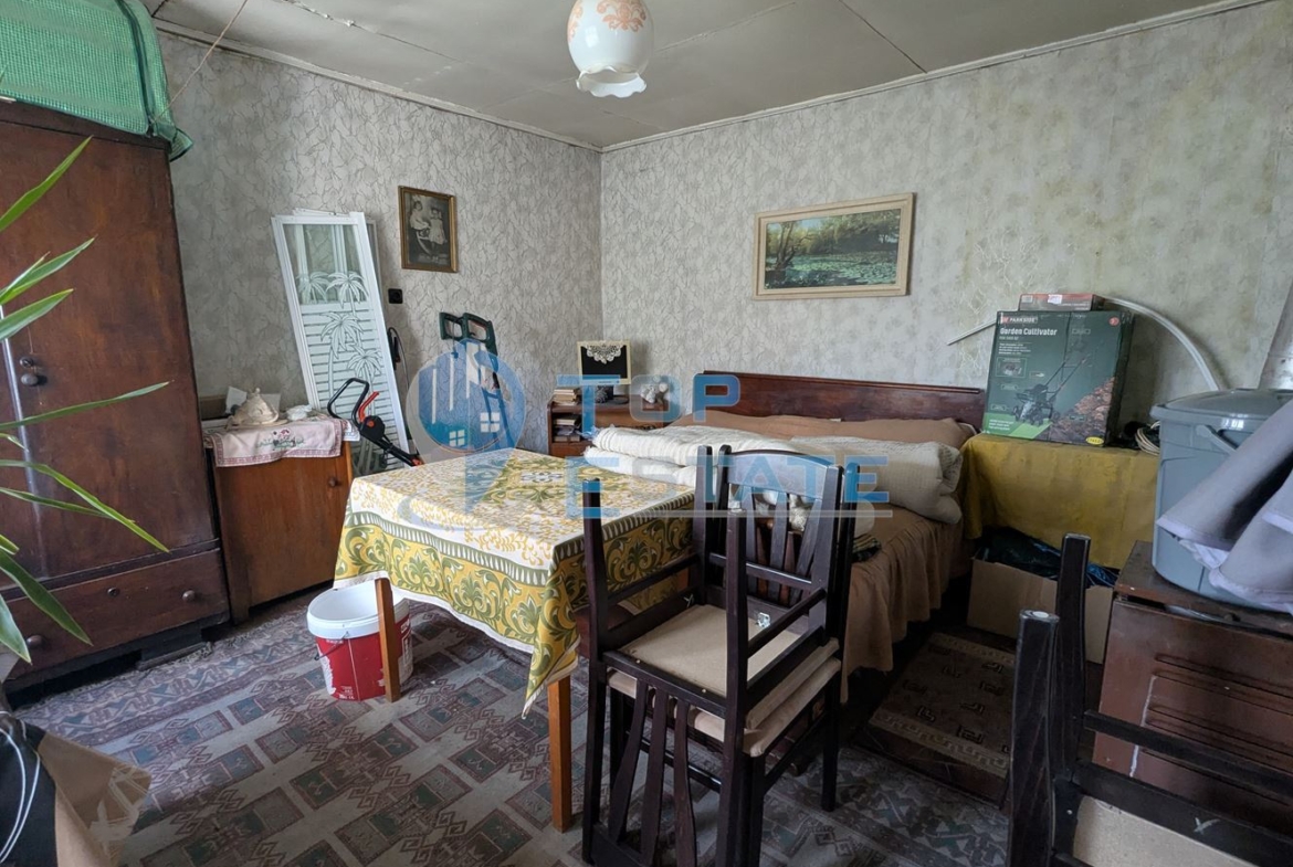 Просторна едноетажна тухлена къща в квартал Калтинец, град Горна Оряховица, област Велико Търново - 0